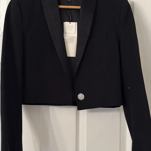 New, Never worn - Zara Black Cropped Blazer with Pearl Button - Picture 1 of 3